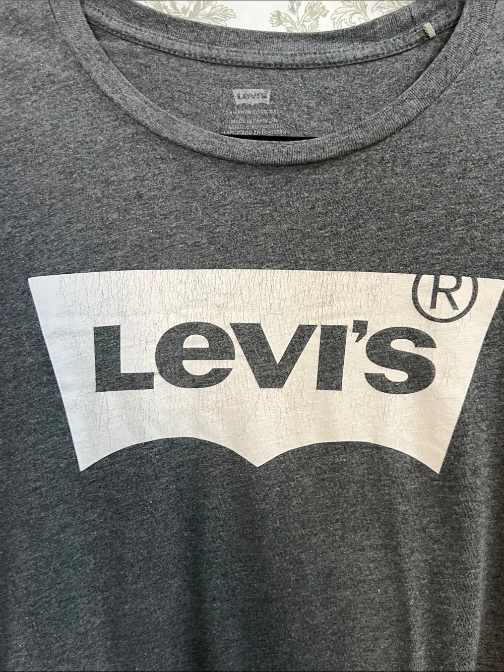Levi's Charcoal Gray Logo Short-Sleeve Tee